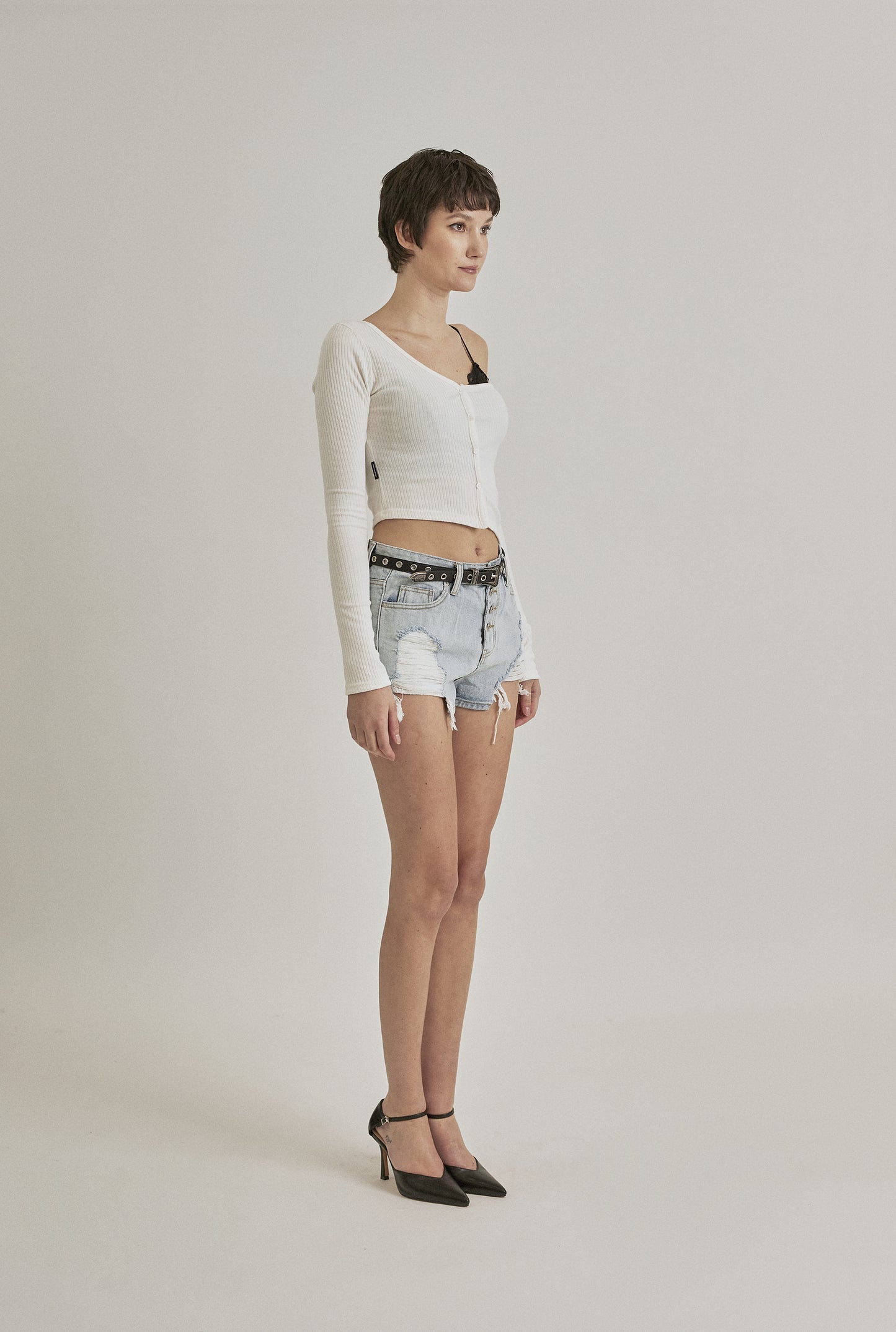 THREETIMES -  One-shoulder button tee ivory