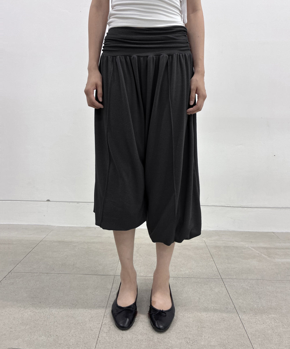 FLAREUP - Wide Capri Pants / Black