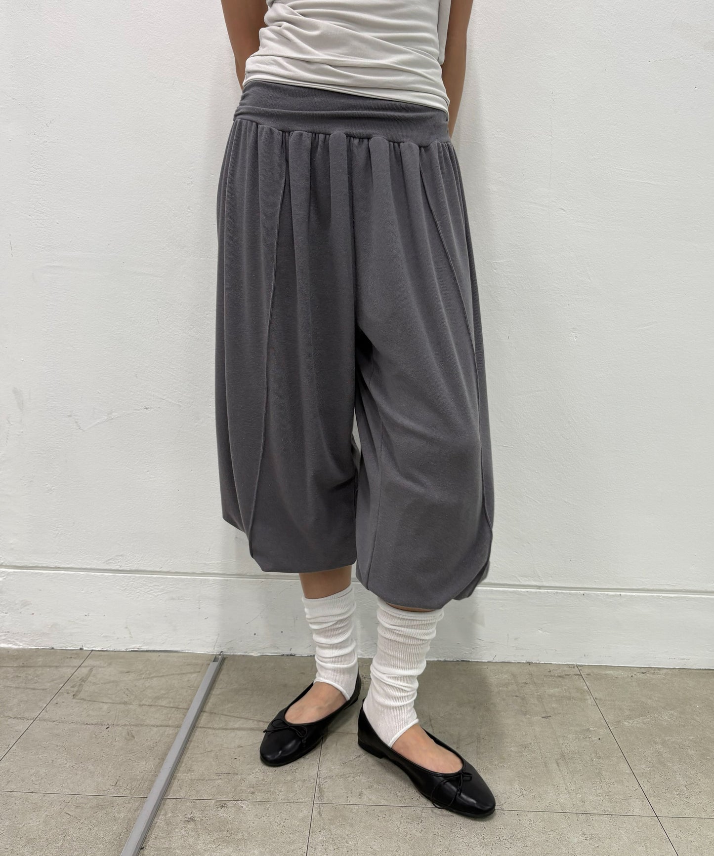 FLAREUP - Wide Capri Pants / Dark Gray