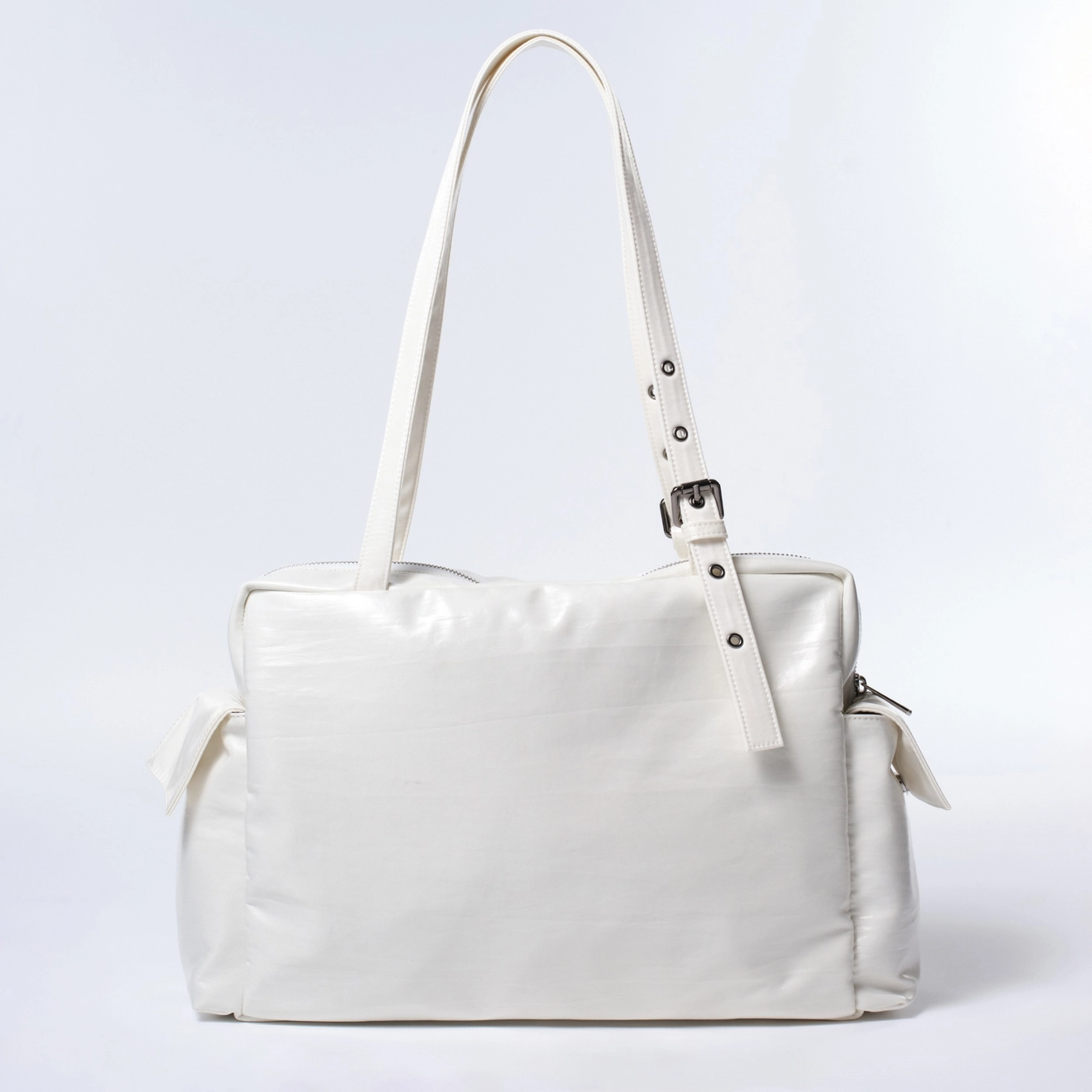 SAMO ONDOH - pocket utility bag L glossy ivory