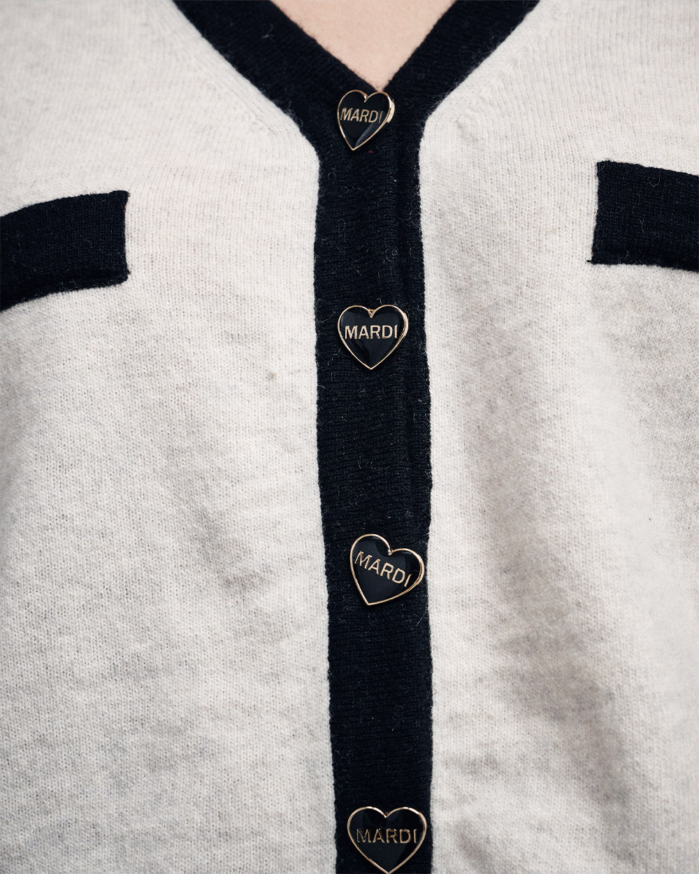 MARDI MERCREDI -  CASHMERE BLENDED CARDIGAN HEART BUTTON_IVORY