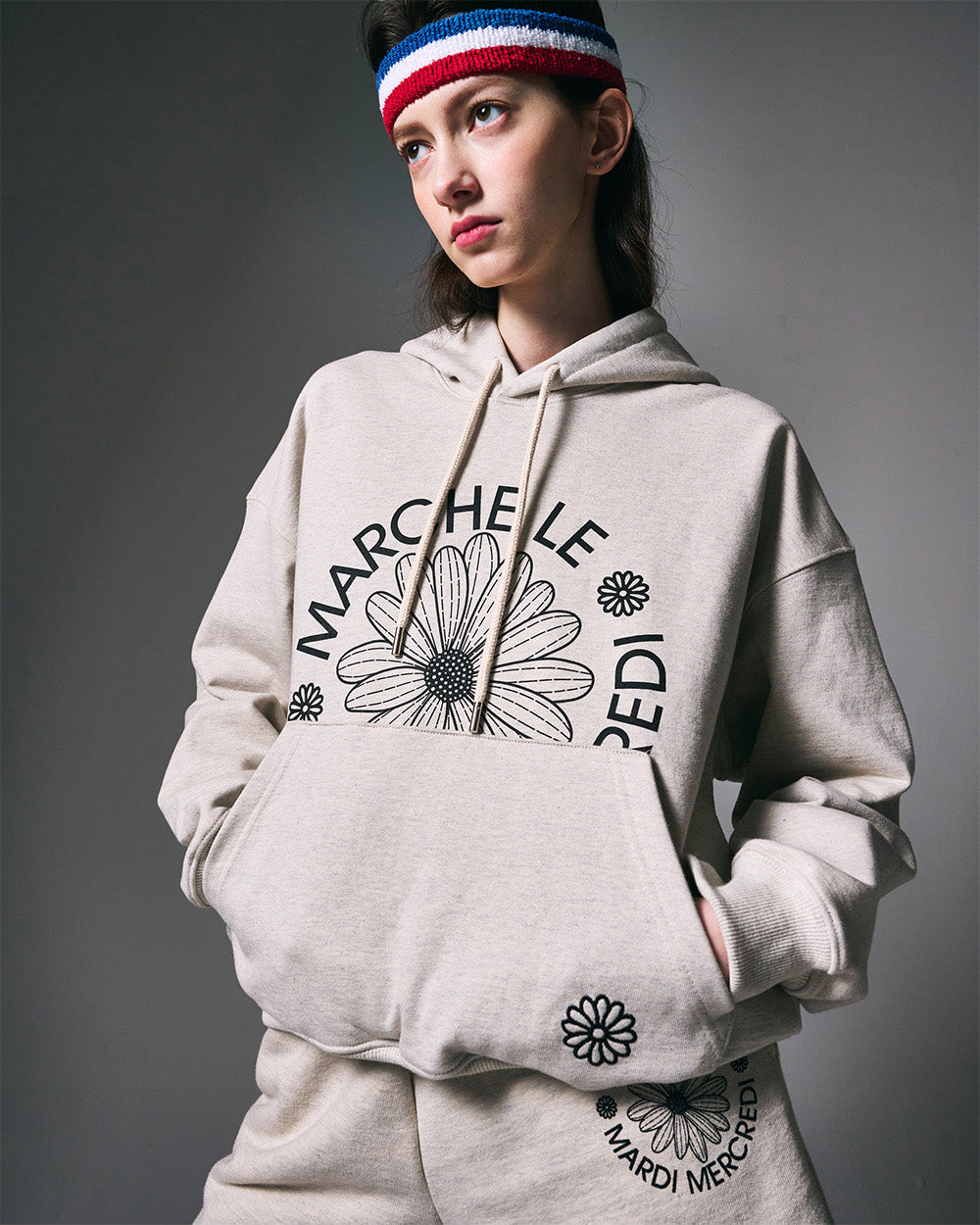 MARDI MERCREDI -  HOODY MARCHE EMBLEM_OATMEAL BLACK