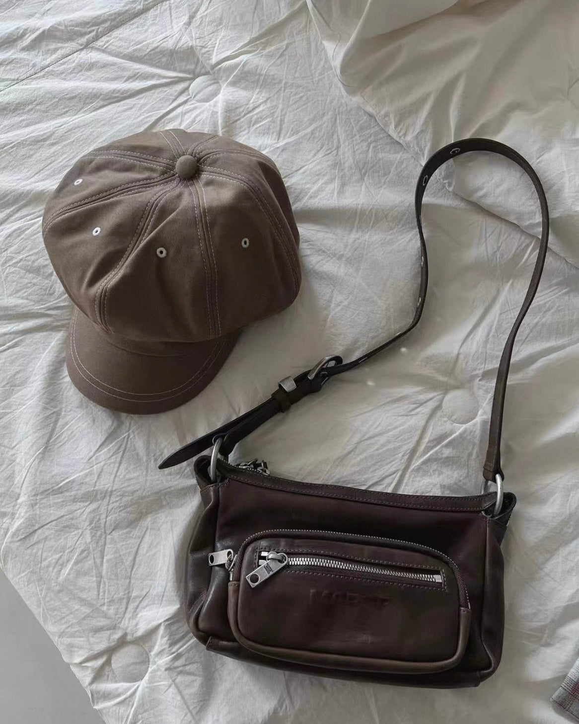 OUTPOCKET HOBO MINI - washed brown pull-up