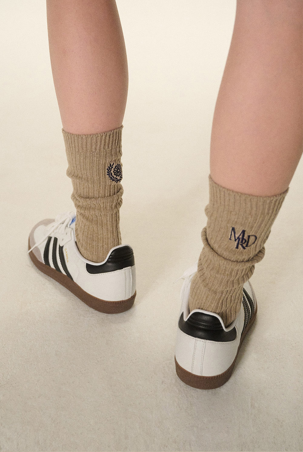 MARDI MERCREDI -  LONG SOCKS MRD LOGO_DARKBEIGE NAVY