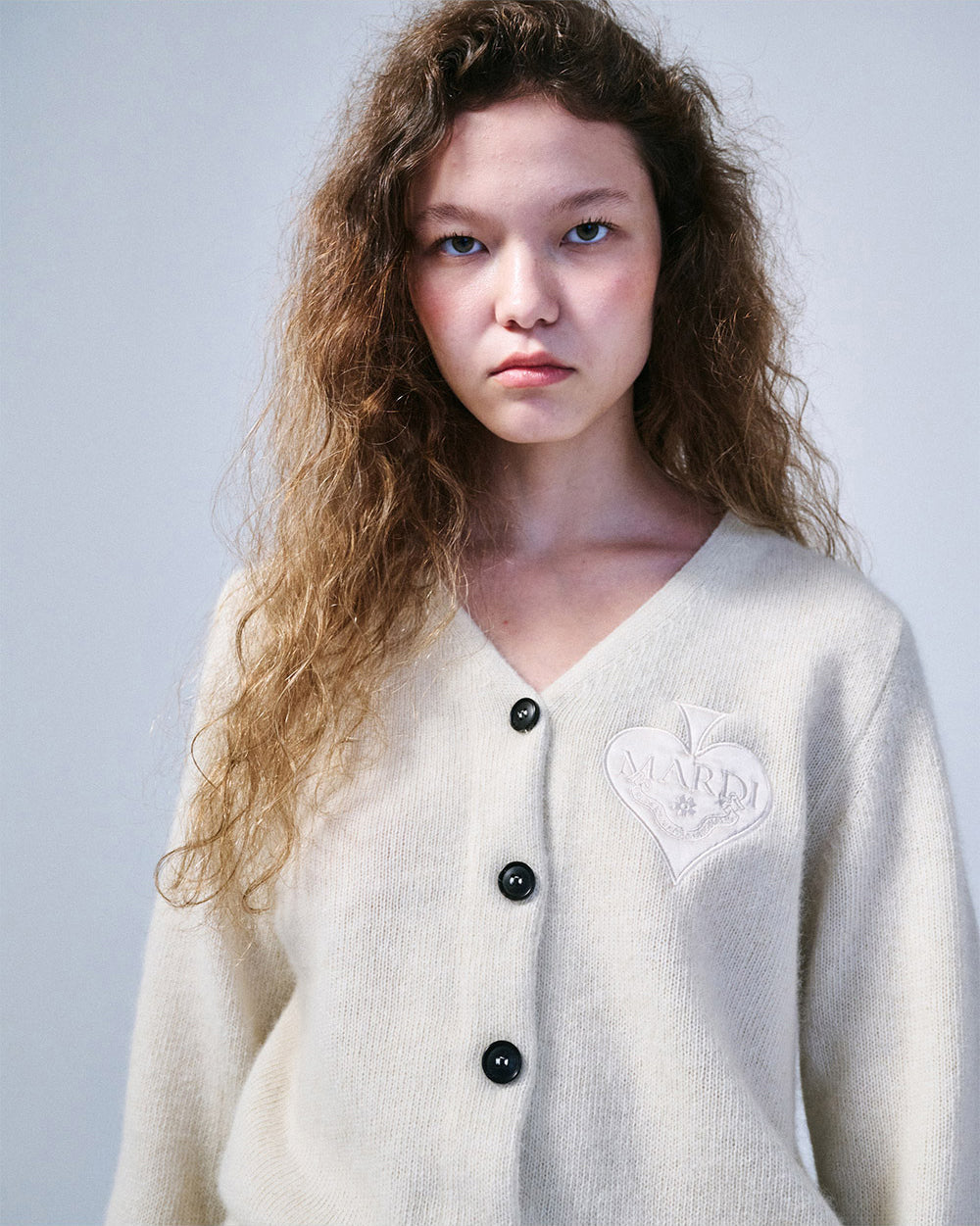 MARDI MERCREDI -  RACCOON BLENDED CARDIGAN V NECK SPADE_CREAM