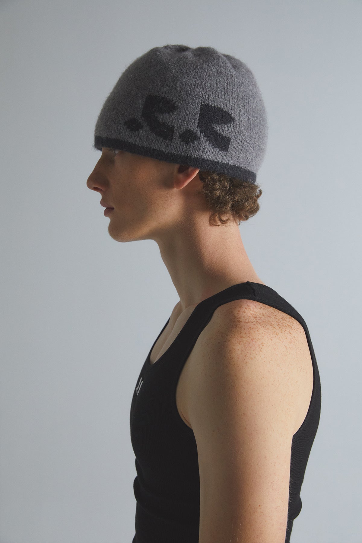 REST & RECREATION -  RR REVERSIBLE BEANIE - GREY