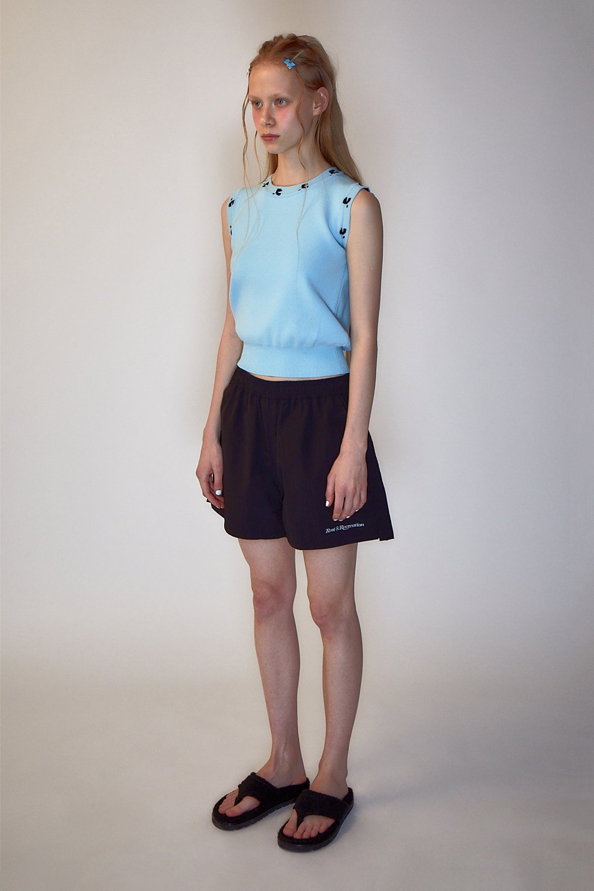 REST & RECREATION -  RR LOGO SLEEVELESS KNIT TOP - SKYBLUE