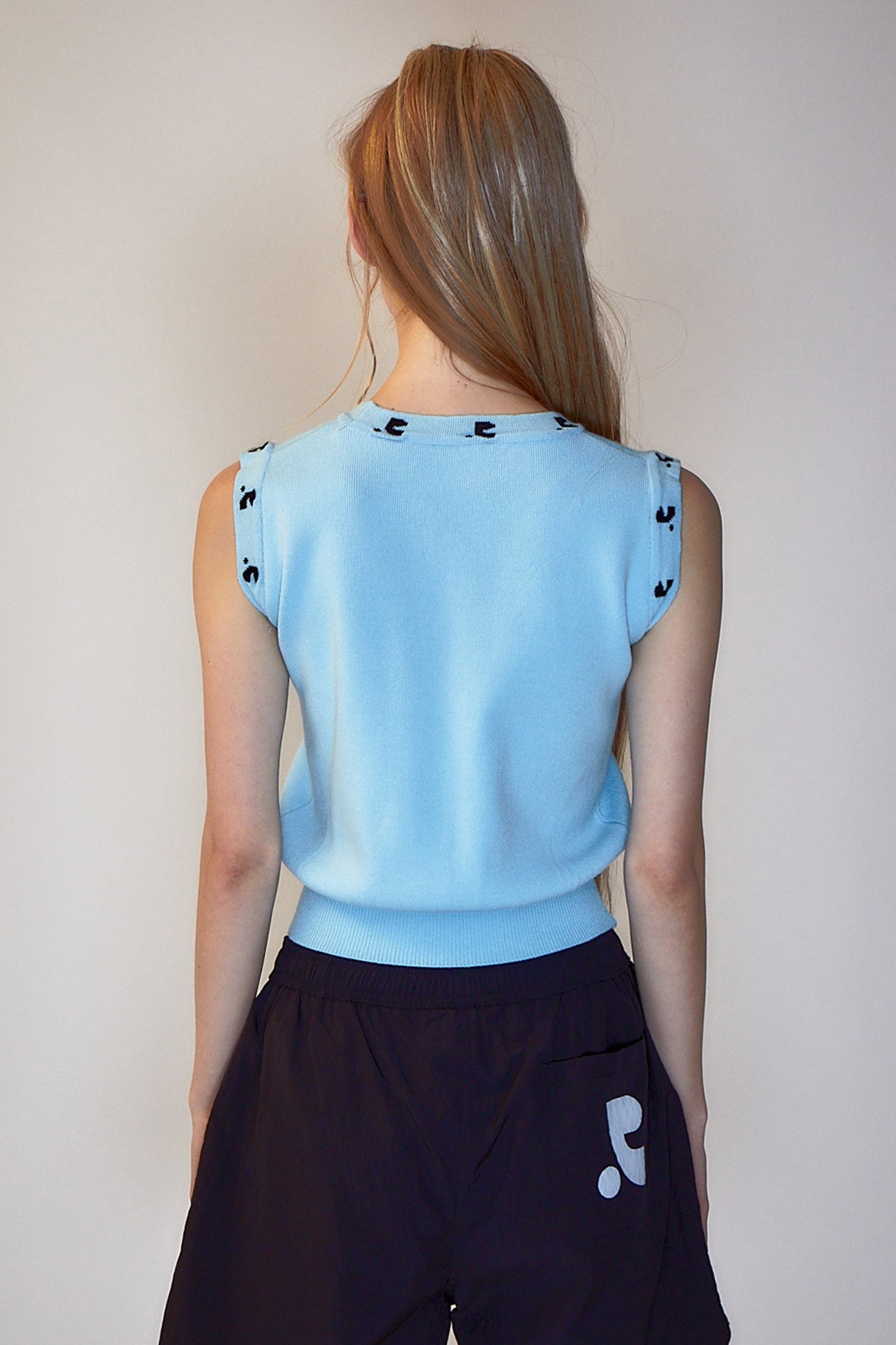 REST & RECREATION -  RR LOGO SLEEVELESS KNIT TOP - SKYBLUE