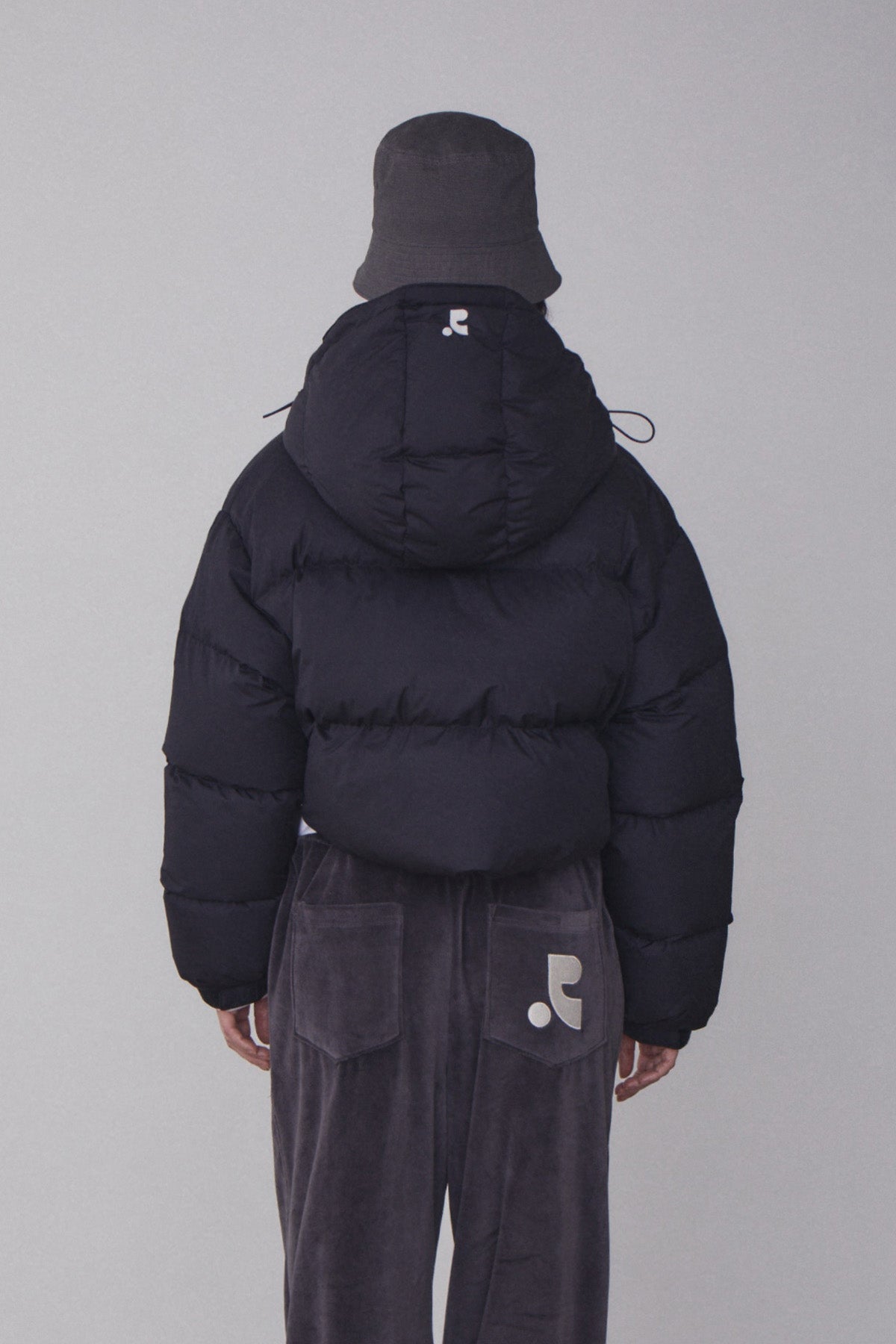 REST & RECREATION -  RR HOOD SHORT DOWN JACKET - BLACK