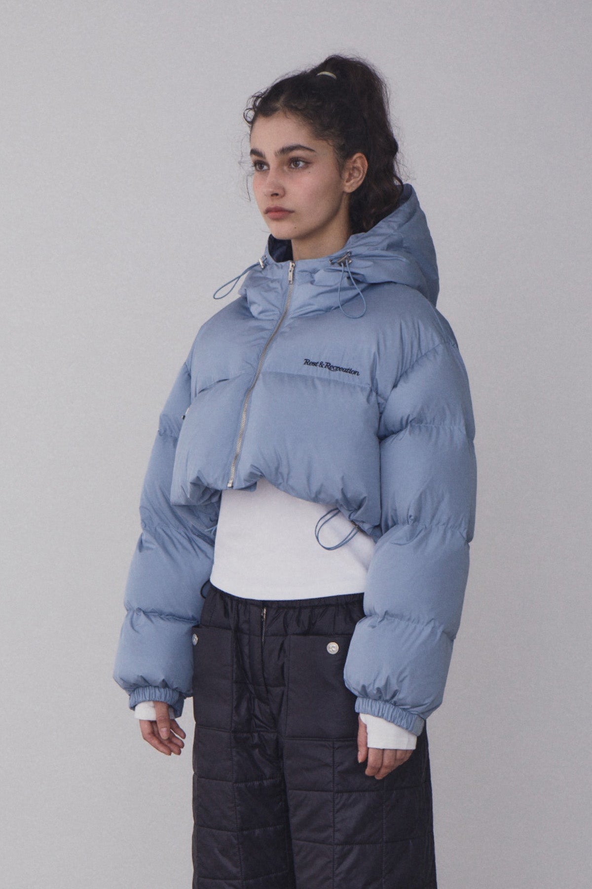 REST & RECREATION -  RR HOOD SHORT DOWN JACKET - BLUE