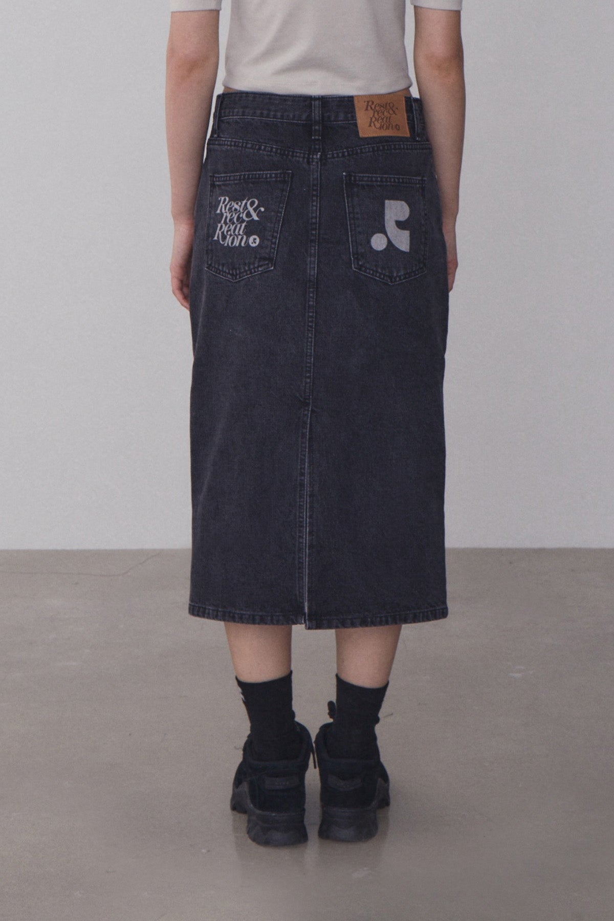 REST & RECREATION -  RR DENIM MIDI SKIRT - BLACK