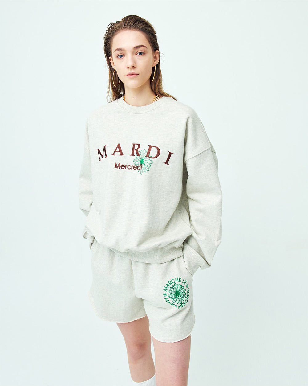 MARDI MERCREDI -  SWEAT SHORTS MARCHE EMBLEM NEEDLEWORK_OATMEAL GREEN