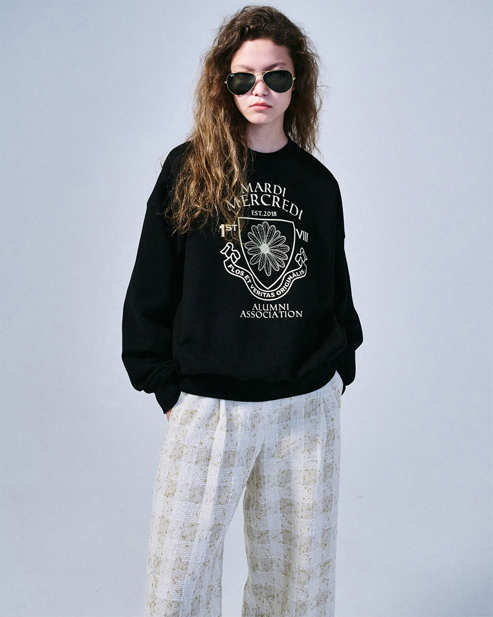 MARDI MERCREDI -  SWEATSHIRT ALUMNI EMBLEM_BLACK CREAM