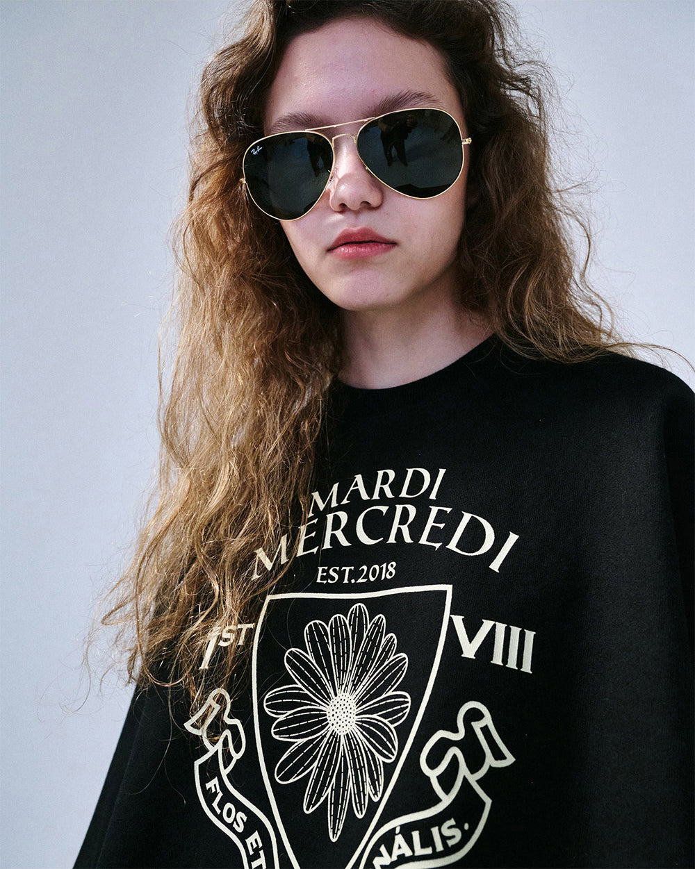 MARDI MERCREDI -  SWEATSHIRT ALUMNI EMBLEM_BLACK CREAM