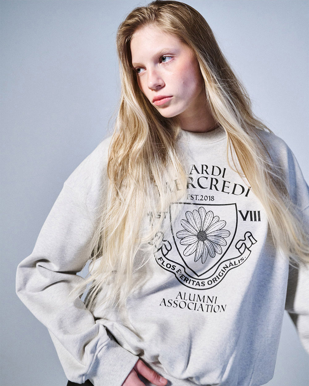 MARDI MERCREDI -  SWEATSHIRT ALUMNI EMBLEM_OATMEAL BLACK