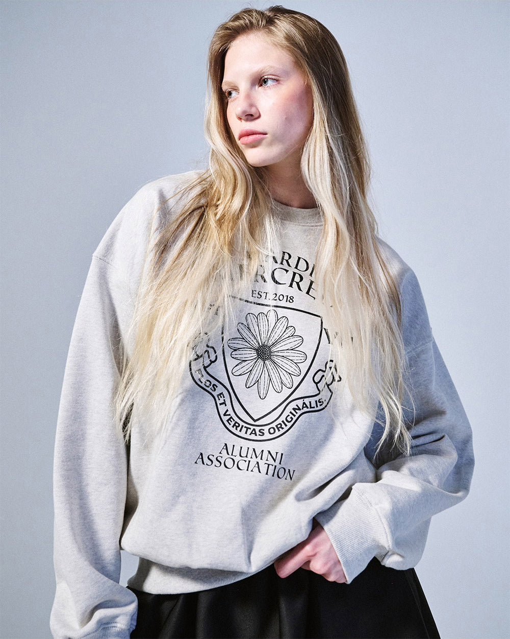 MARDI MERCREDI -  SWEATSHIRT ALUMNI EMBLEM_OATMEAL BLACK