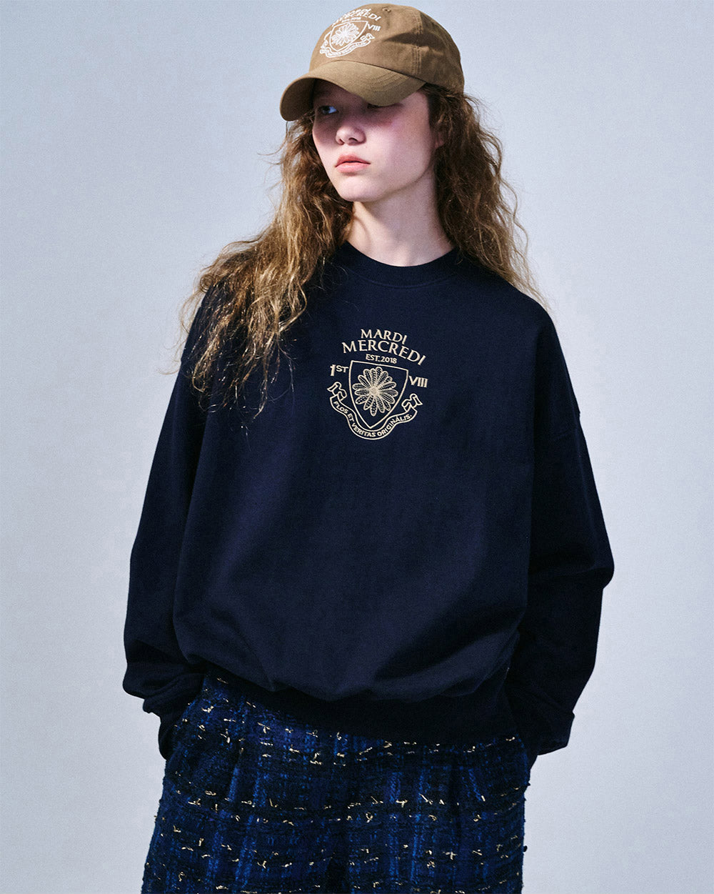 MARDI MERCREDI -  SWEATSHIRT ALUMNI SMALL EMBLEM NEEDLEWORK_NAVY BEIGE