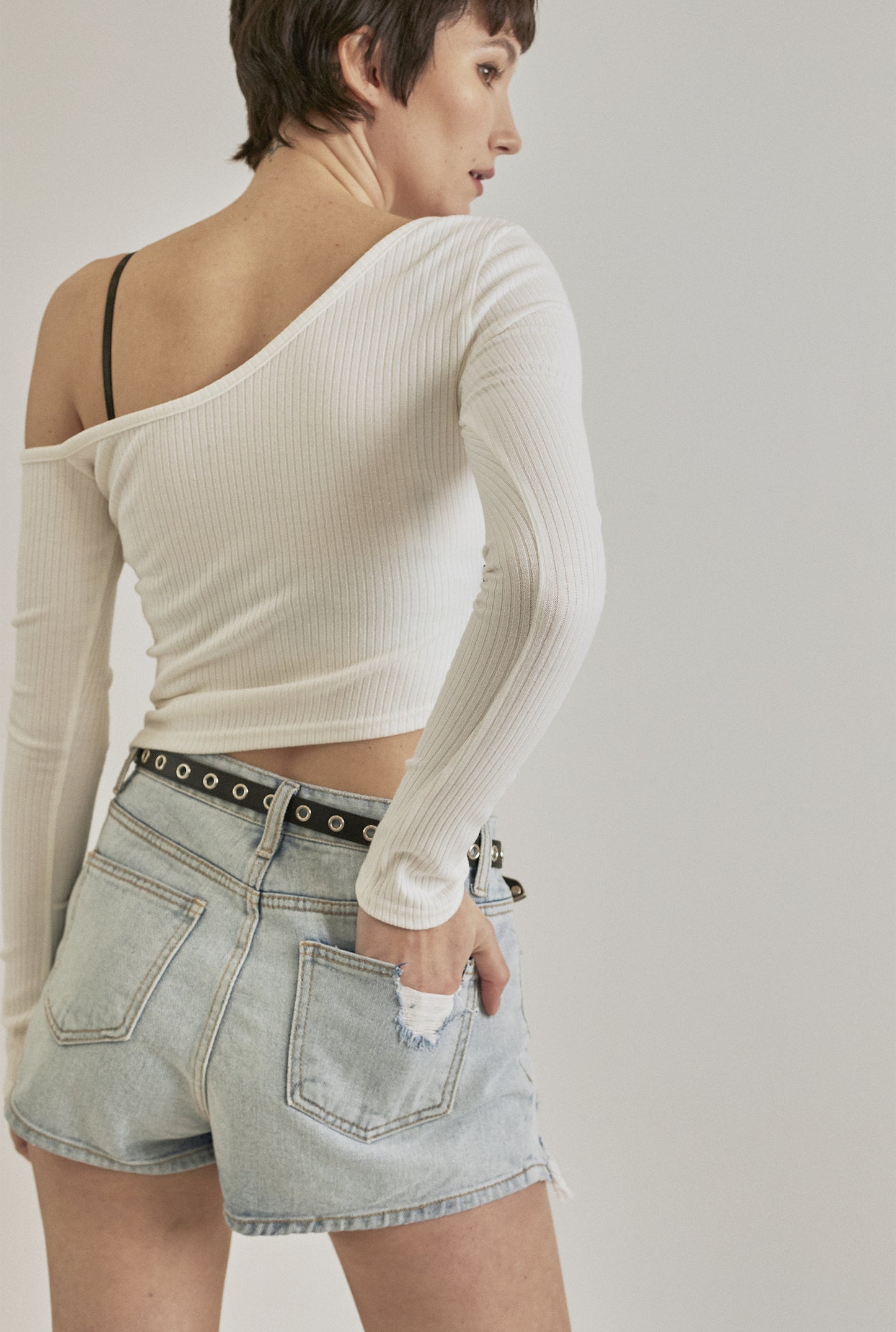 THREETIMES -  One-shoulder button tee ivory