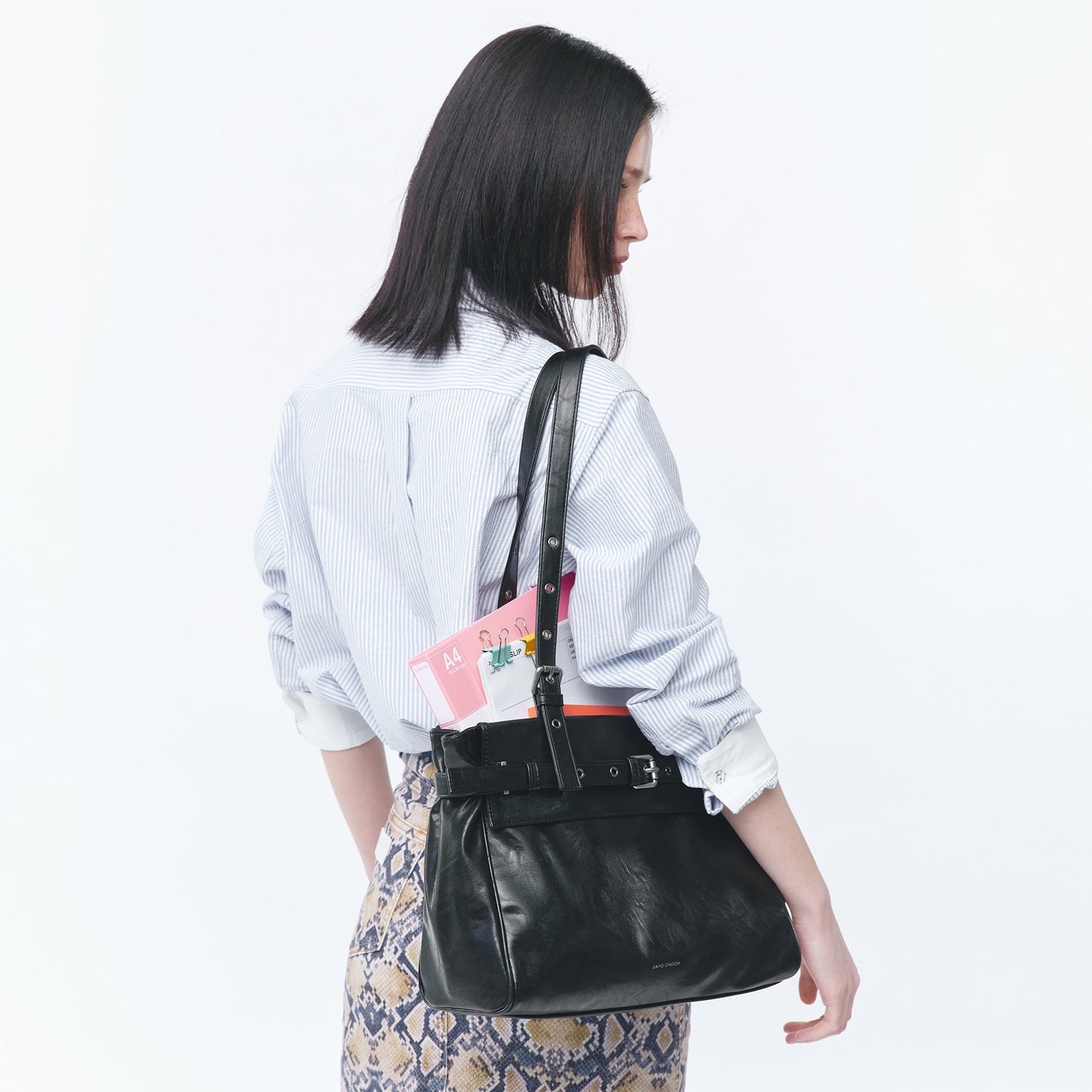 SAMO ONDOH - belt flap bag M baked black