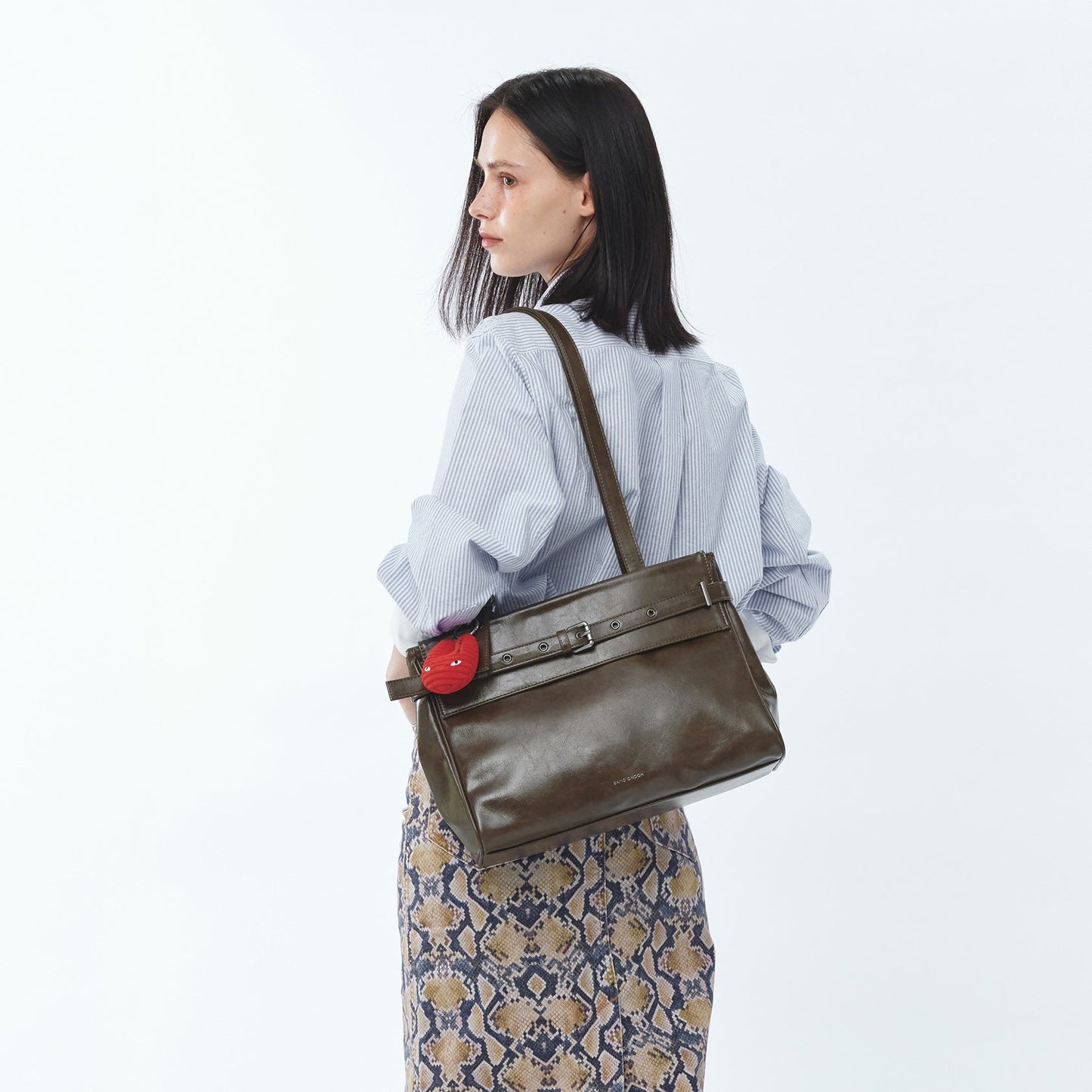SAMO ONDOH - belt flap bag M vampire coffeemilk