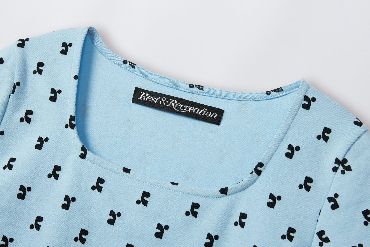 REST & RECREATION -  RR LOGO PATTERN SQUARE NECK T-SHIRT - SKYBLUE