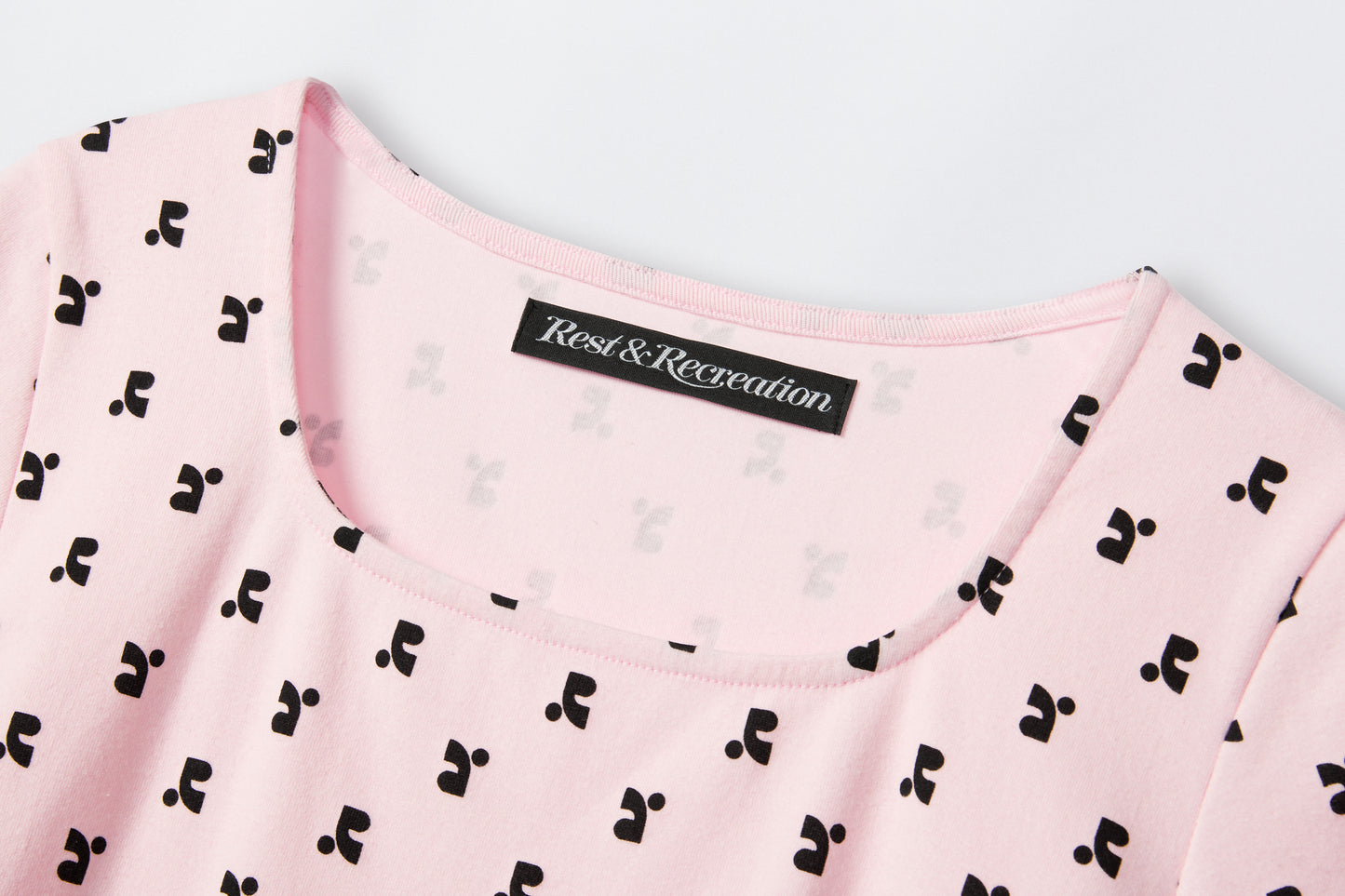 REST & RECREATION -  RR LOGO PATTERN SQUARE NECK T-SHIRT - PINK