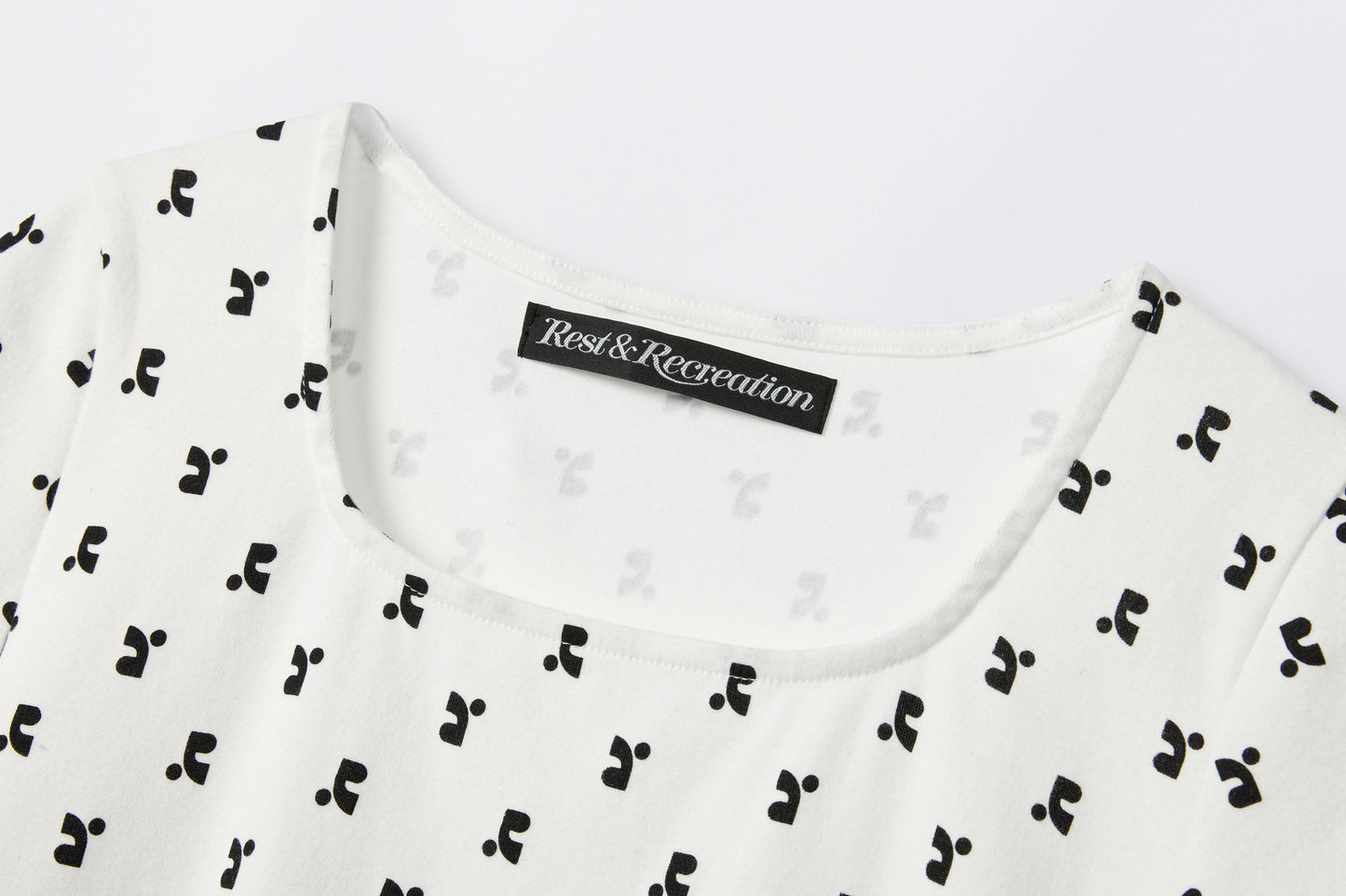 REST & RECREATION -  RR LOGO PATTERN SQUARE NECK T-SHIRT - WHITE