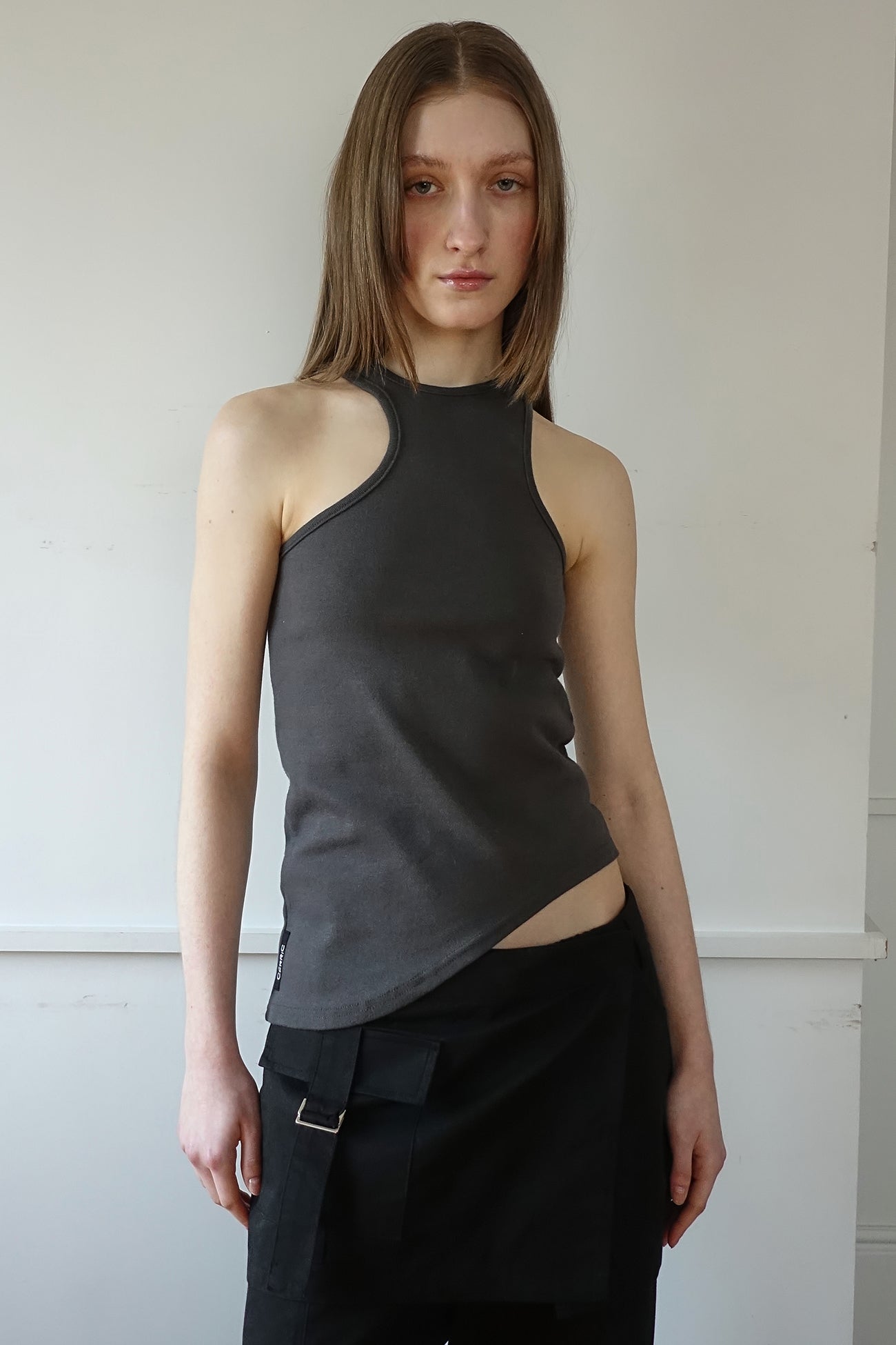 CERRIC -  ASYMMETRY SLEEVELESS / CHARCOAL