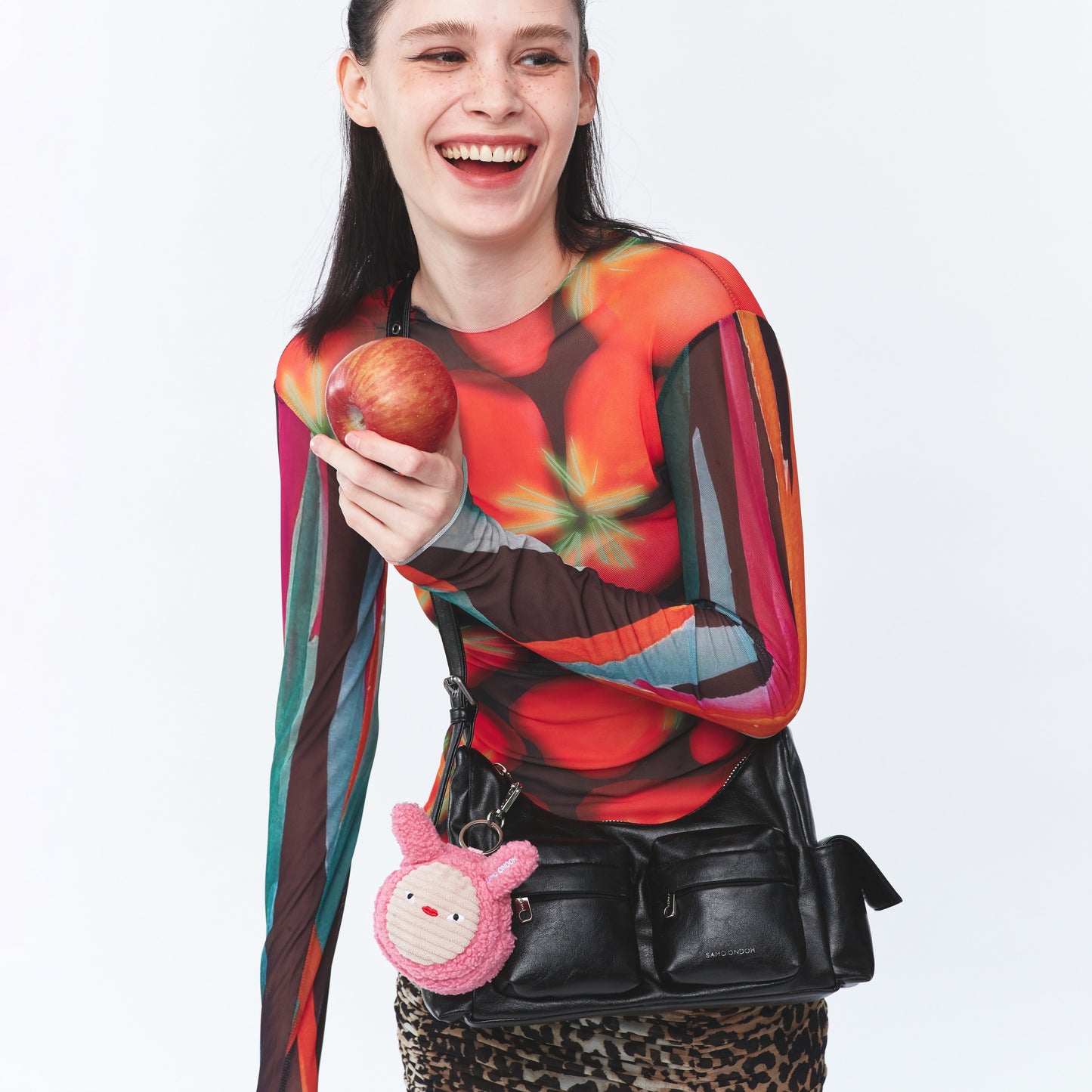 SAMO ONDOH - pocket mug bag M veg black